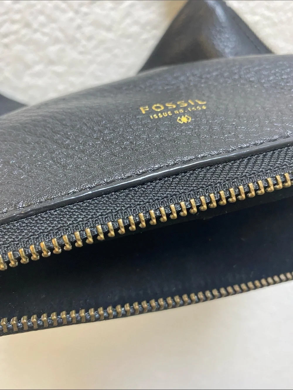 Fossil Black expandable crossbody Leather Messenger Bag with 10”x8”
